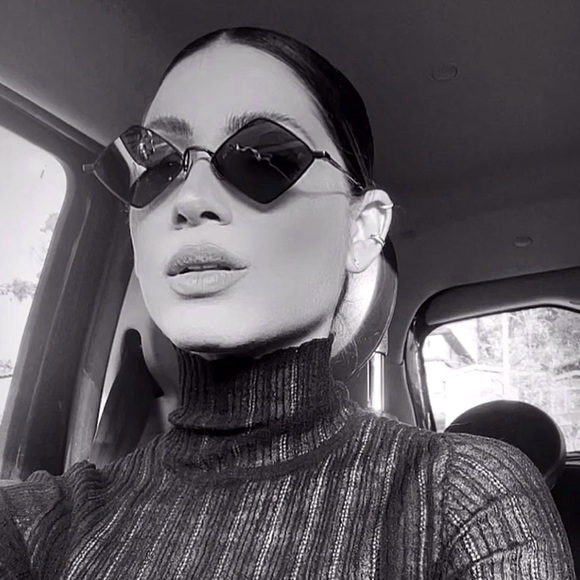 Meet your Posher, Roxanna - Picture 1 of 1